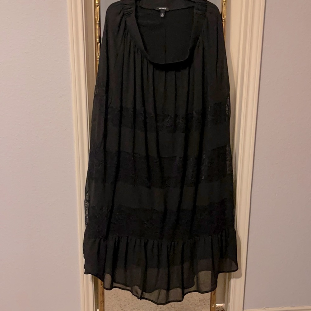 Beautiful black maxi skirt w/lace detail